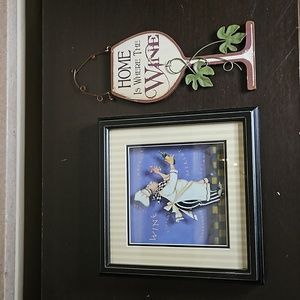 Set of 2 Wine Decor Items